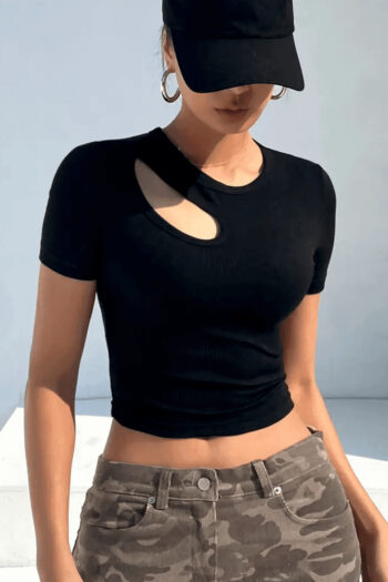 Solid Rəngli Kəsilmə Detallı Crop Top T-shirt